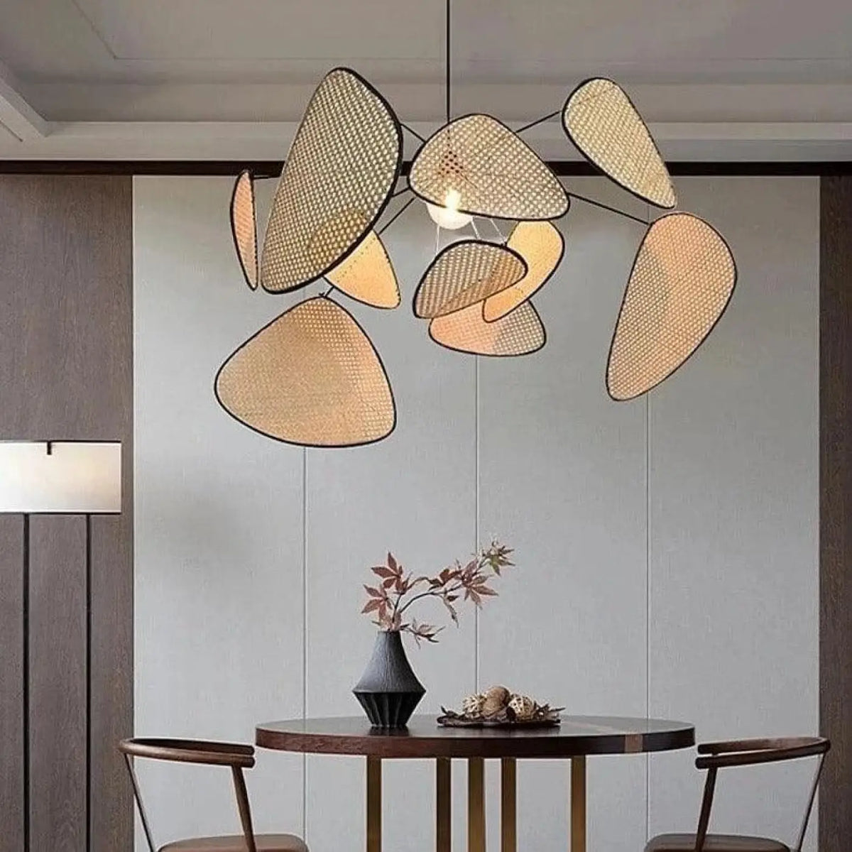 Lampe Suspendue en Cannage Forme Pétales | Liro