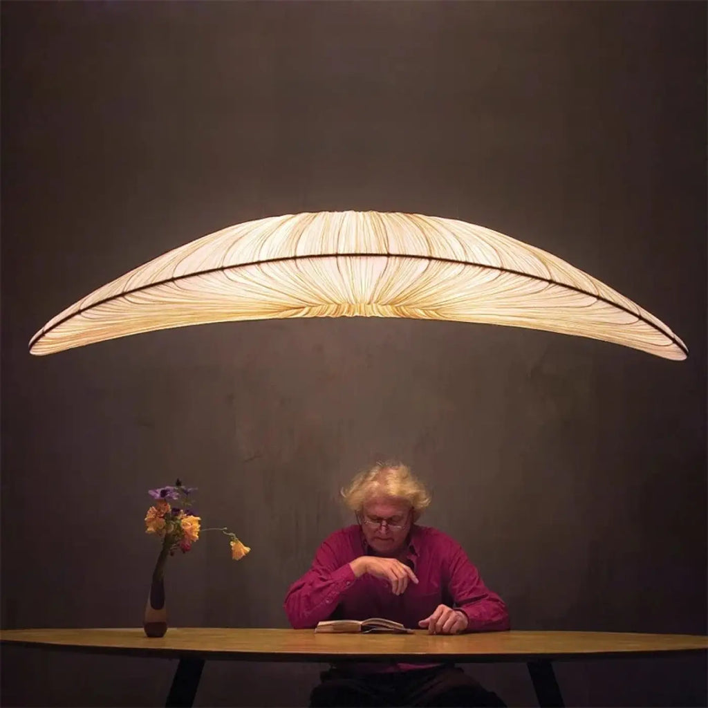 Lampe Suspendue Feuille Courbée Dorée | Nona