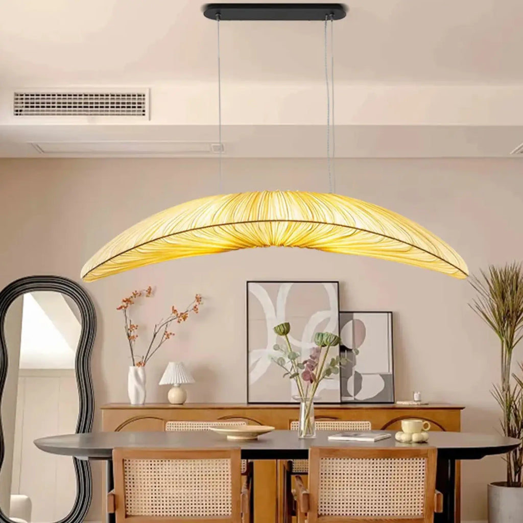 Lampe Suspendue Feuille Courbée Dorée | Nona