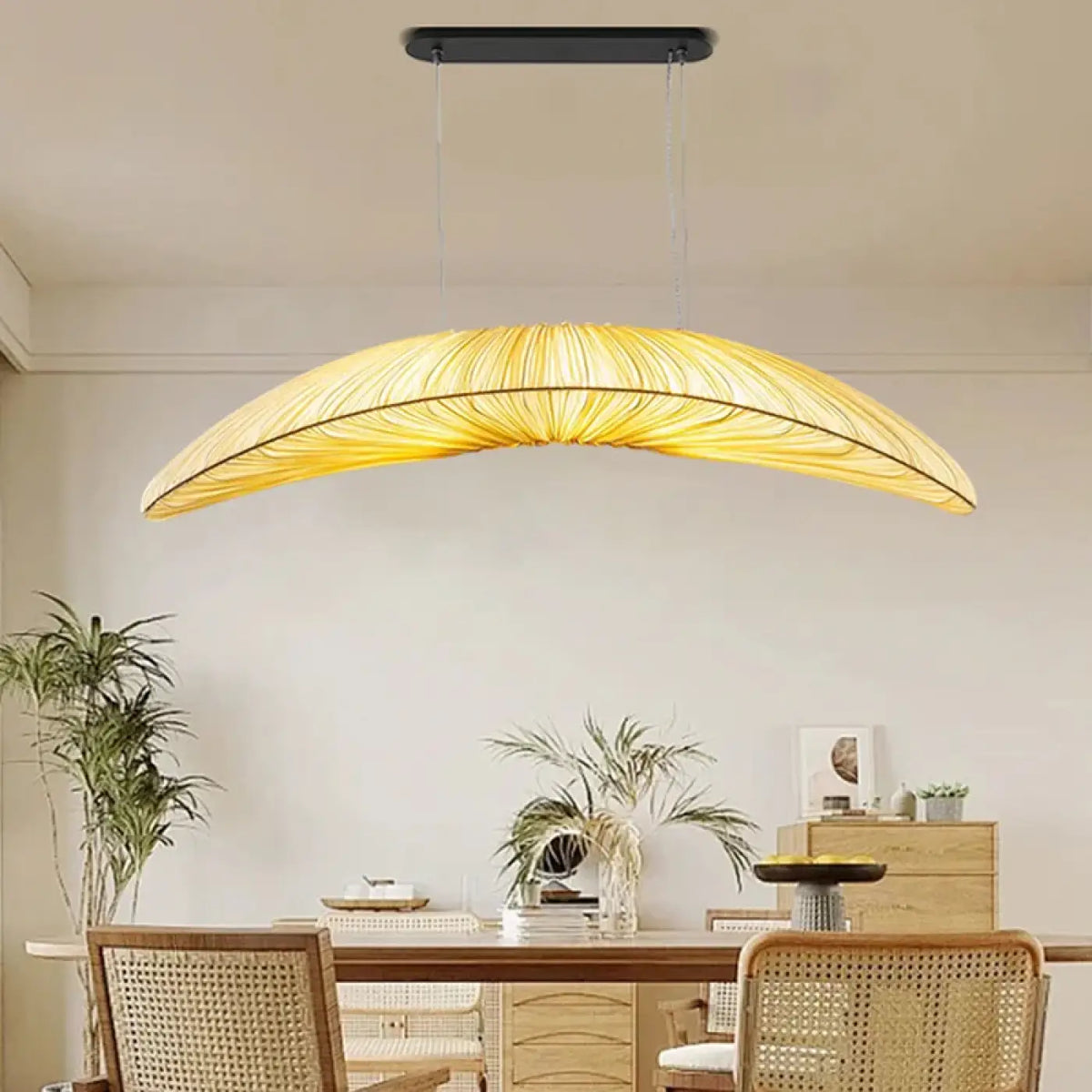 Lampe Suspendue Feuille Courbée Dorée | Nona