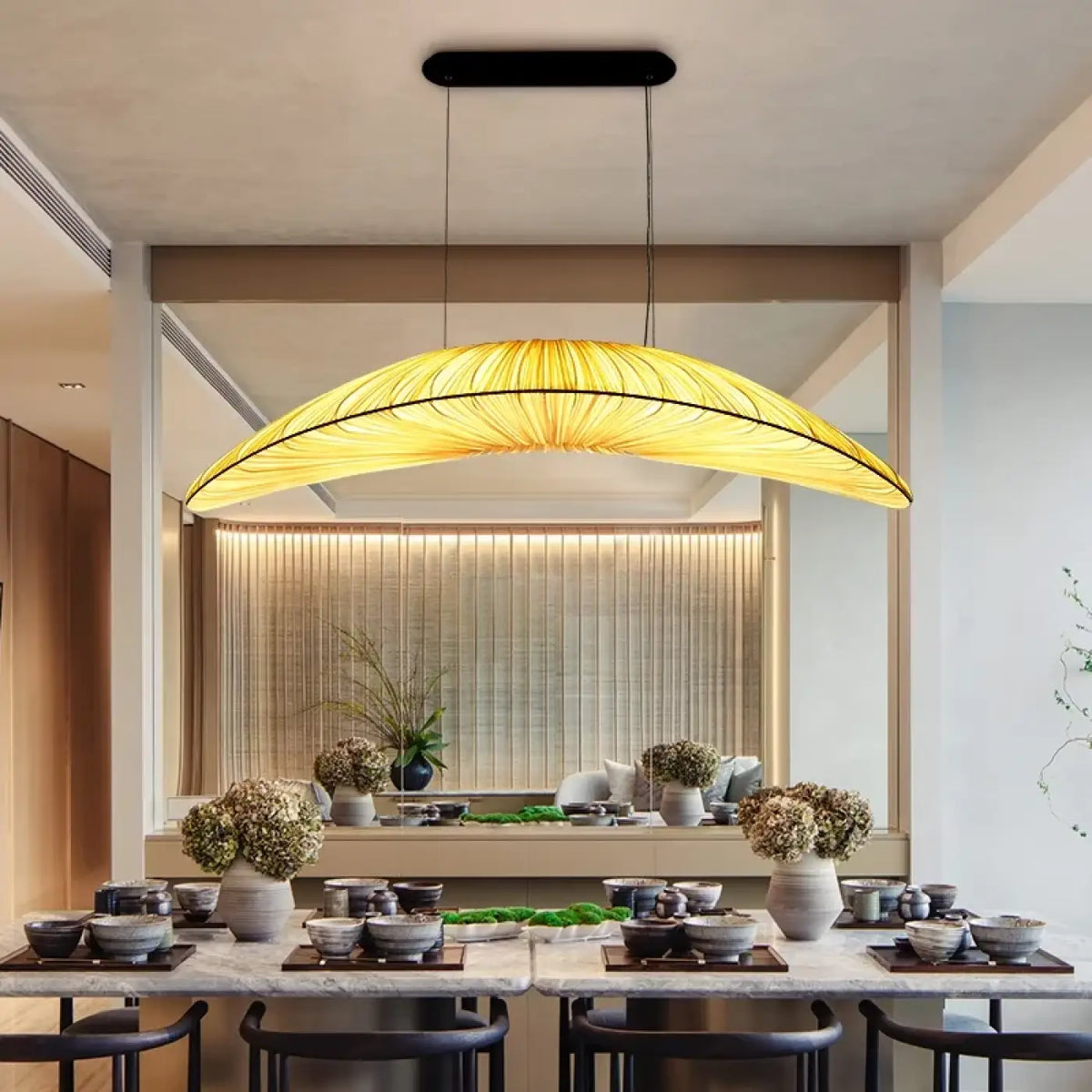 Lampe Suspendue Feuille Courbée Dorée | Nona
