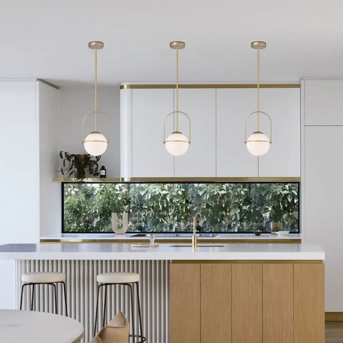 Suspension Globe Verre Opalin Doré | Tiri
