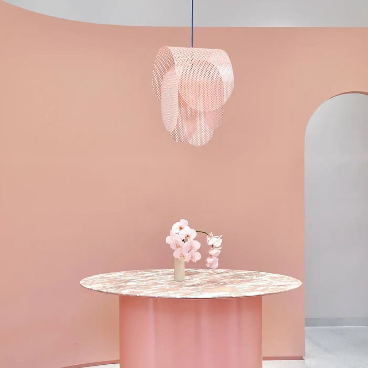 Suspension Rose Effet Grillage Design | Ina